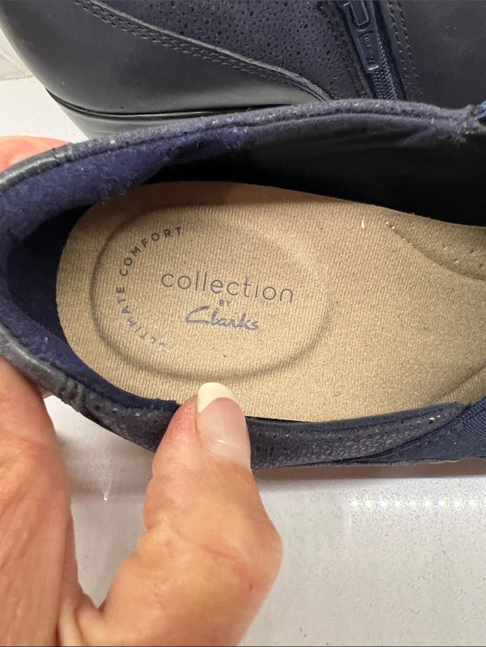 NEW Clarks Women's Emslie Warren Blue Navy Leather Booties Shoes Size 9.5M - Picture 6 of 10